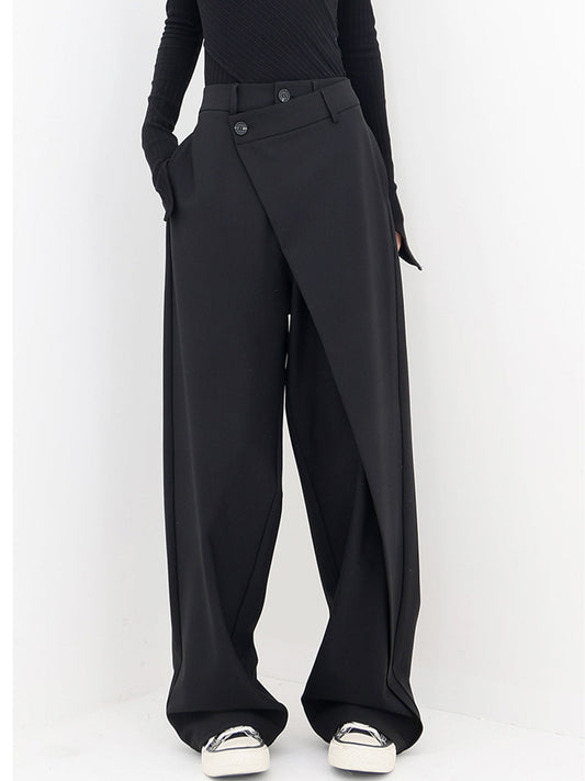 Pantalon large avec boutons superposés asymétriques