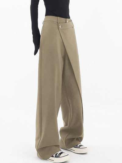 Pantalon large avec boutons superposés asymétriques